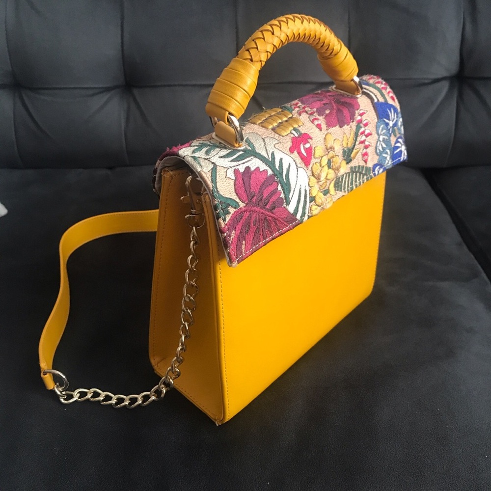 Popinjay box bag w detachable crossbody chain